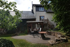 Gartenterasse mit Grillbereich